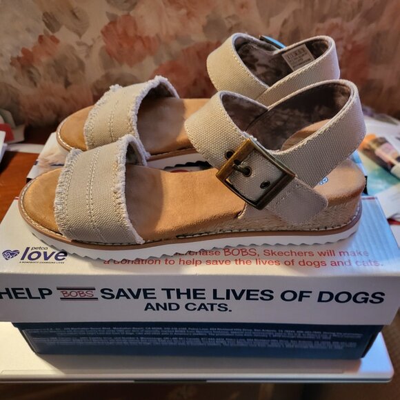 Bobs for Skechers Vegan Taupe Sandals Size 6 (new in the box) - Picture 4 of 4